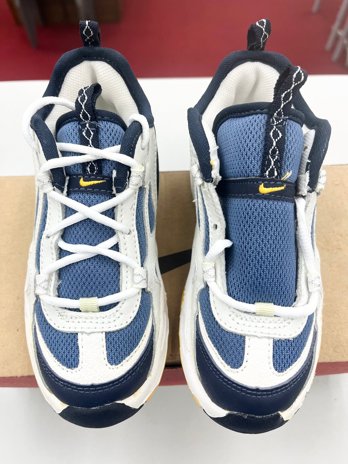 SZ 10C.     1998 Baby Nike Terra Train.