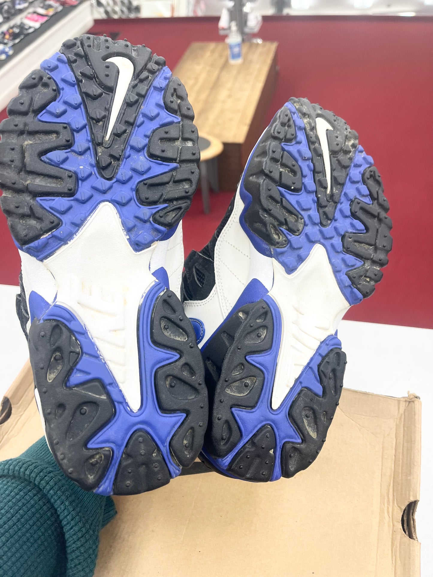 SZ 9.5 Men.     1996 Nike Air Slant Mid.