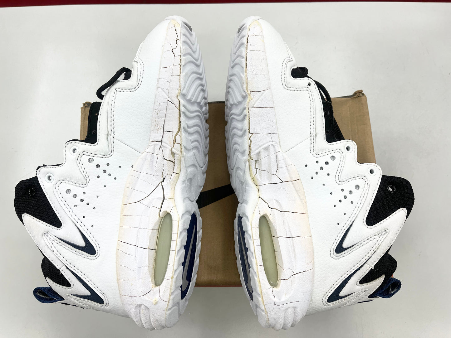 SZ 9 Men.       1996 Nike Air Charles Barkley 4.