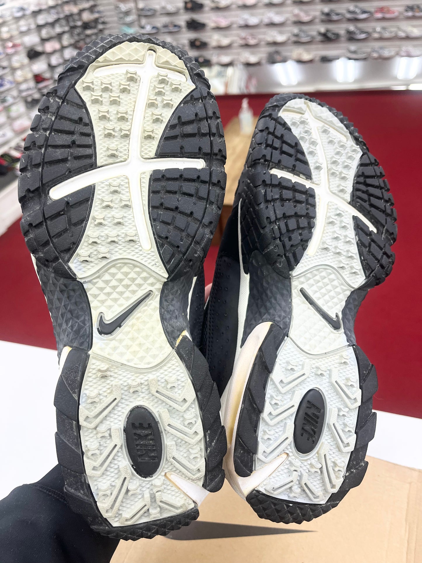 SZ 10 Men.    1998 Nike Air Aftermath Mid.