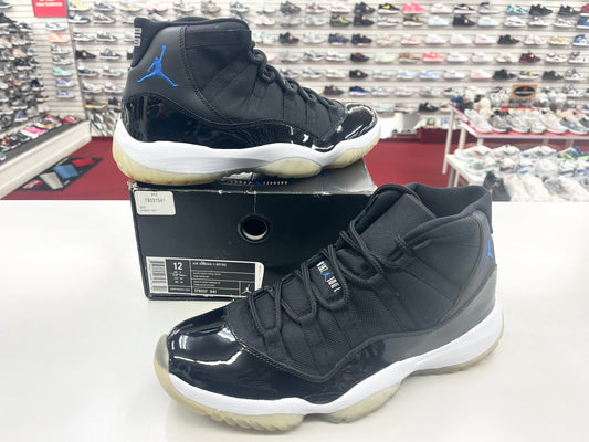SZ 12 Men.  2009 Jordan XI Space Jam.