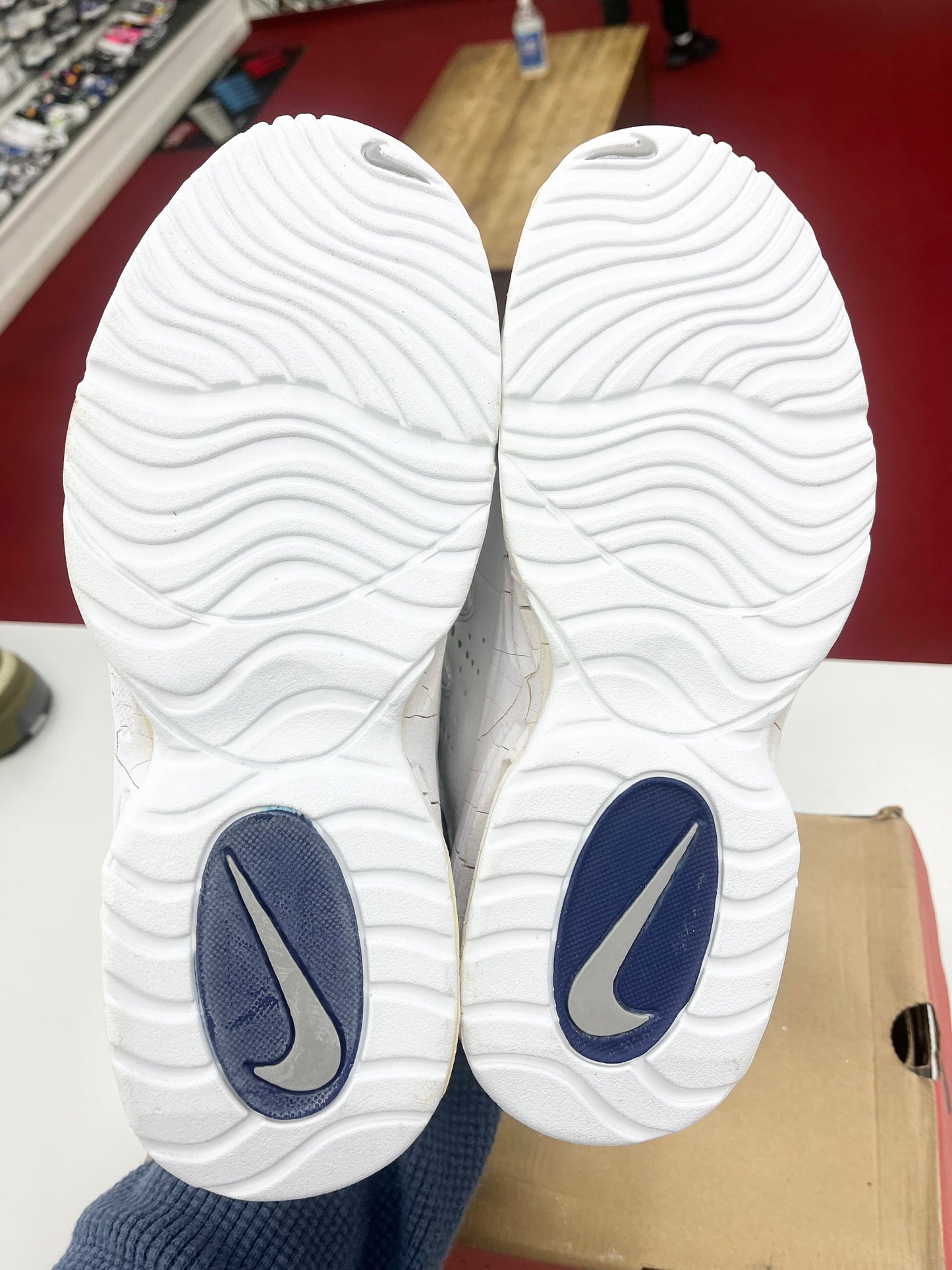 SZ 9 Men.       1996 Nike Air Charles Barkley 4.