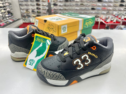 SZ: 13C    2008 Kids Sketchers Larry Bird Defense shoes.