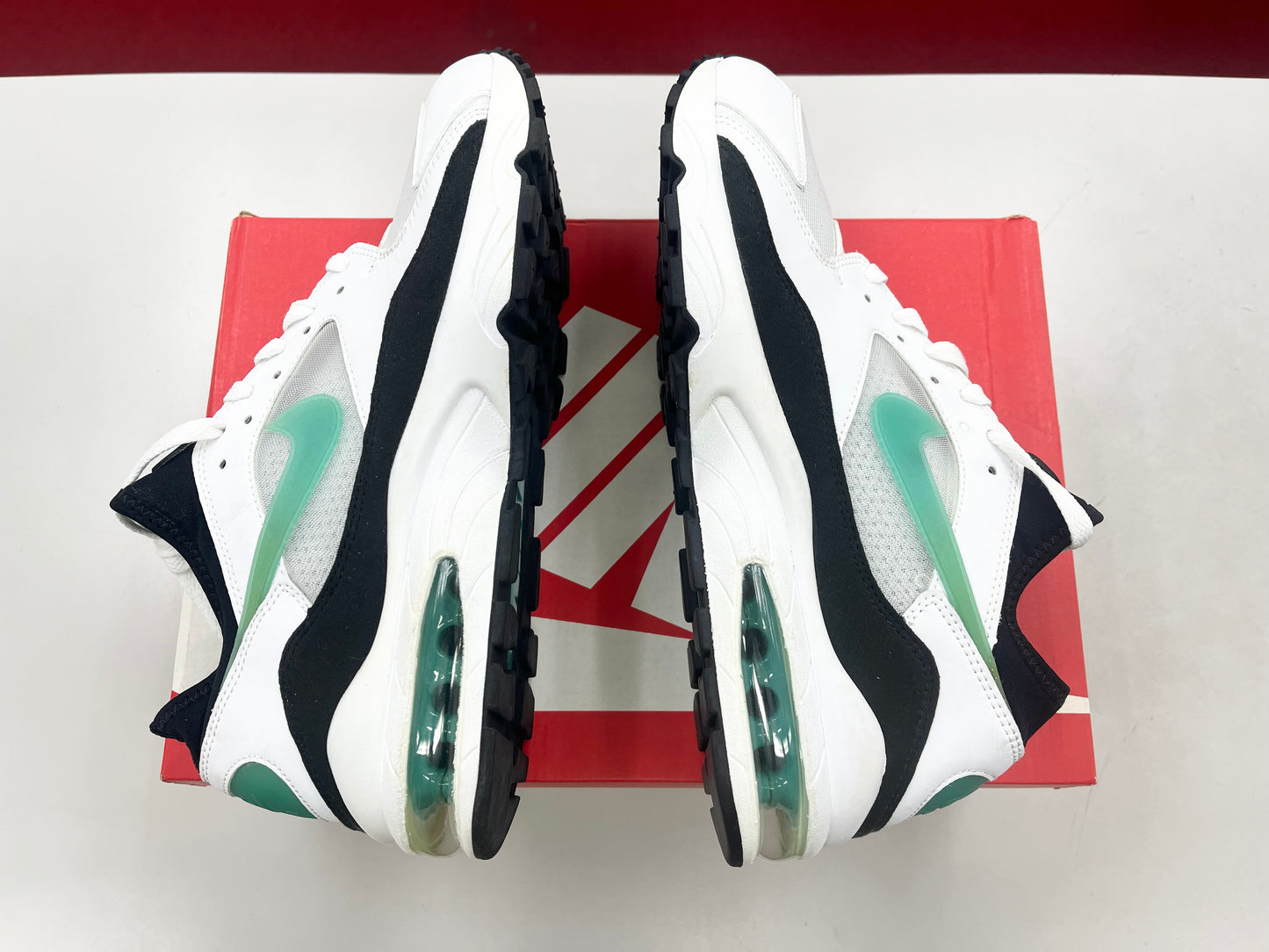 SZ 10 Men.     2017 Nike Air Max 93 Dusty Cactus.