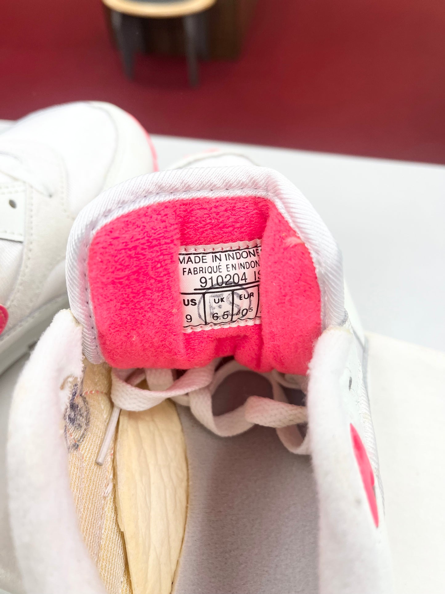 SZ 9 Women/ 7.5 Men.      1991 Women Nike Tech Trainer.