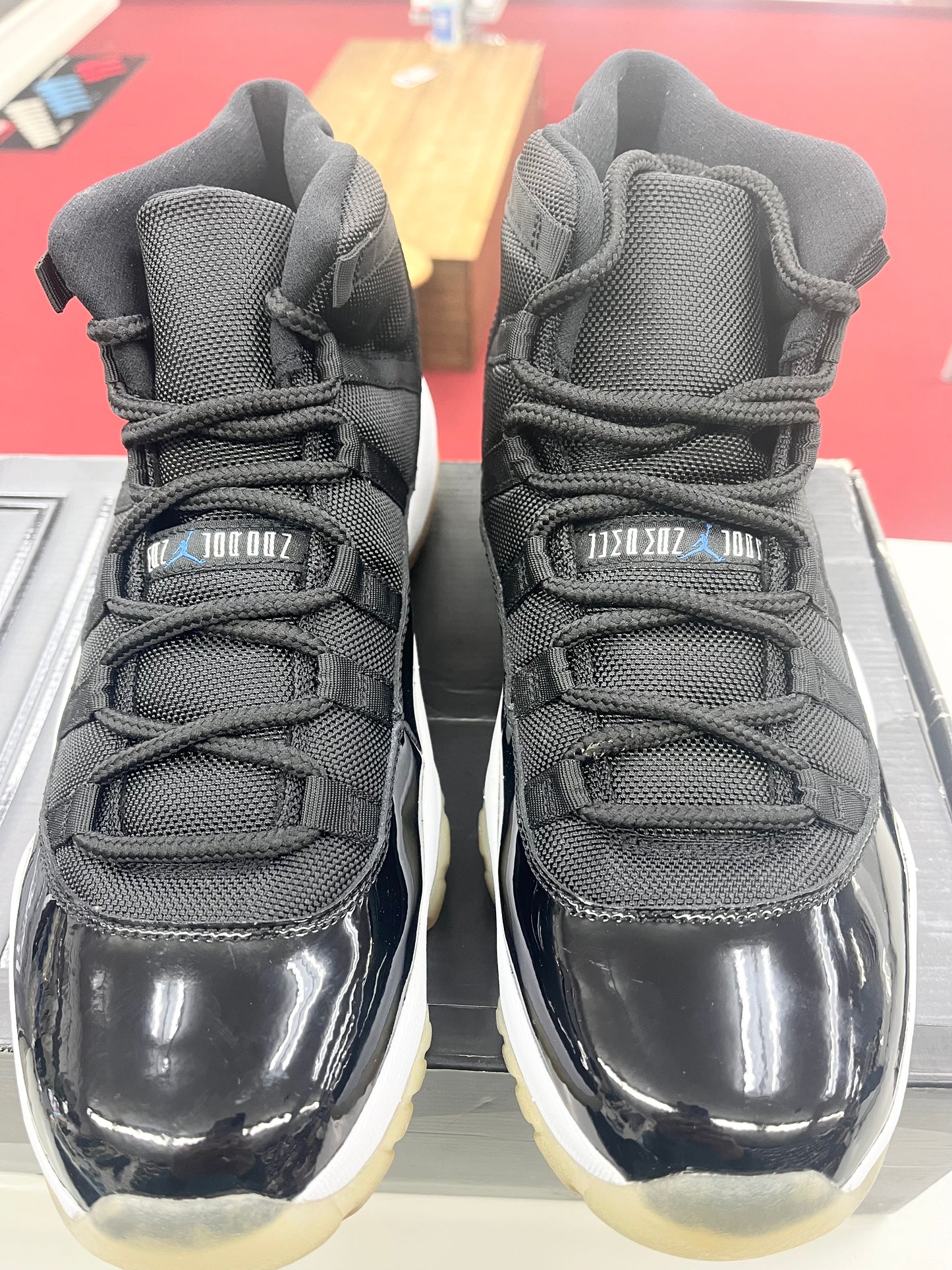 SZ 12 Men.  2009 Jordan XI Space Jam.