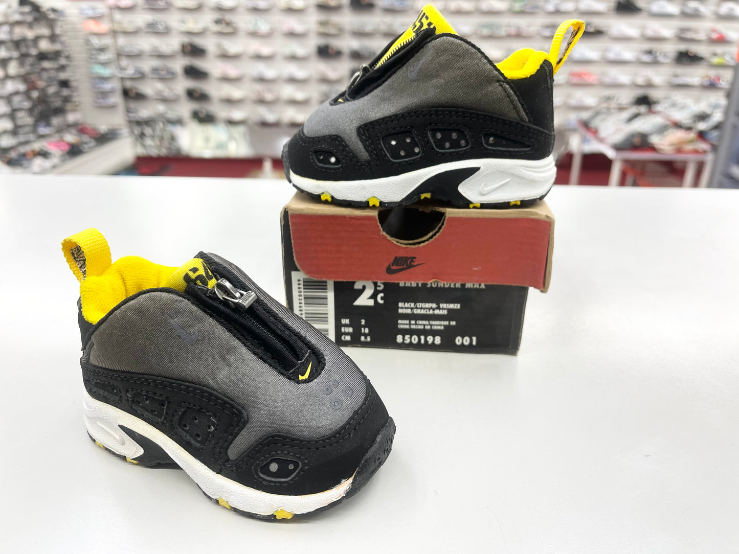 SZ 2.5C.      1999 Baby Nike Sunder Max Maize.