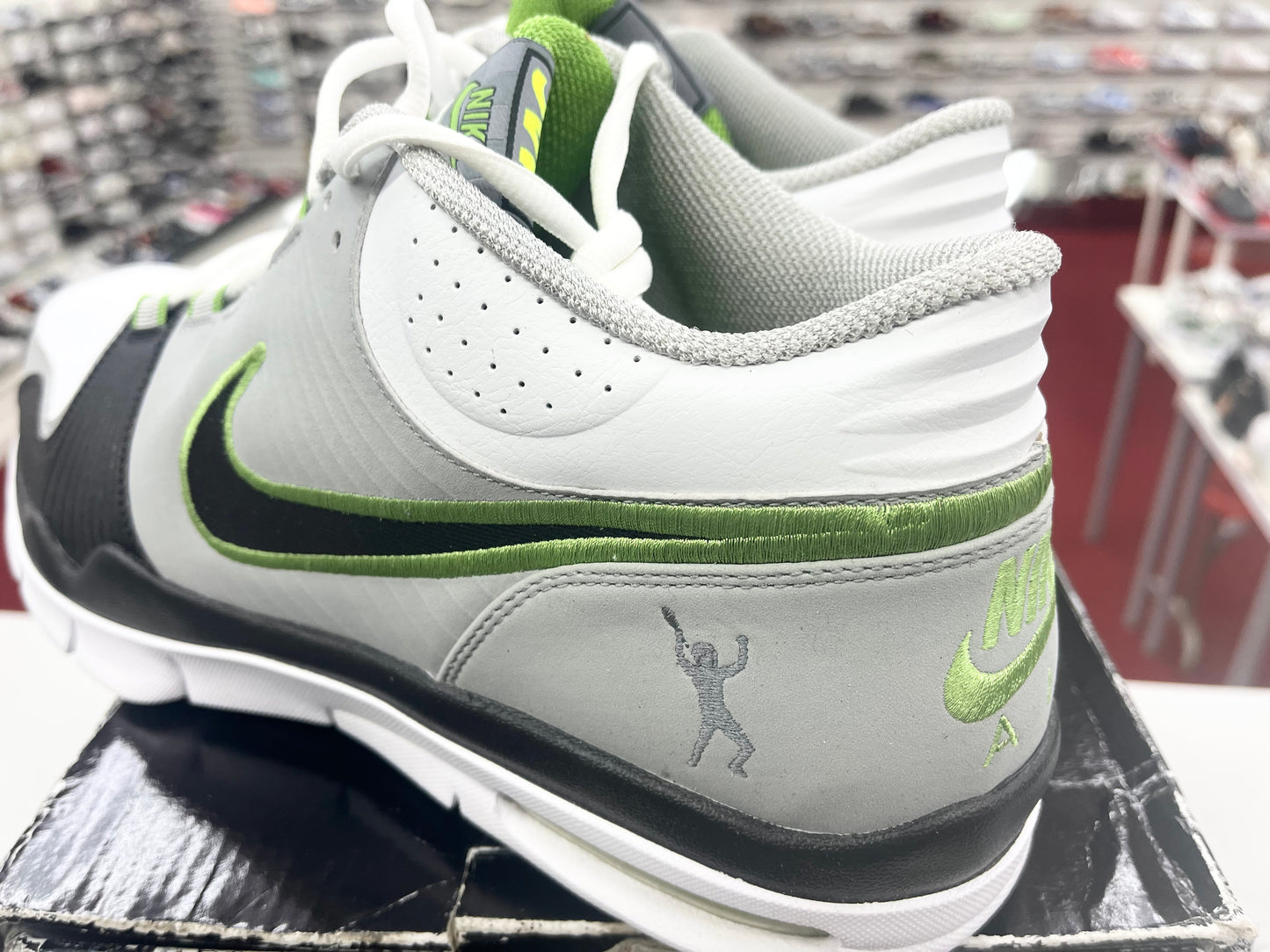 SZ 12.5 Men.     2009 Nike Trainer 1 Legacy Pack.