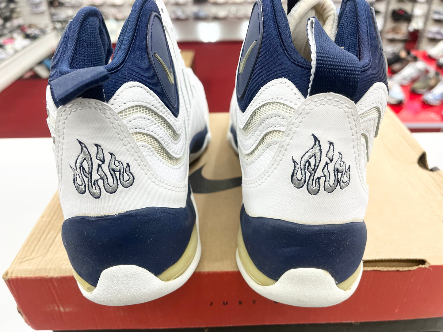 SZ 10 Men.      1997 Nike Air Bakin Midnight Navy.