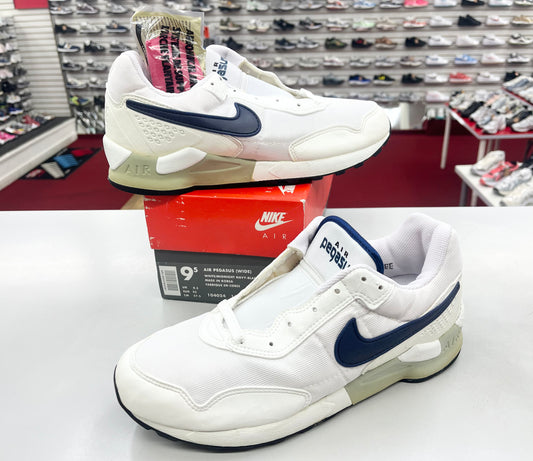 SZ 9.5 Men.      1993 Nike Air Pegasus.