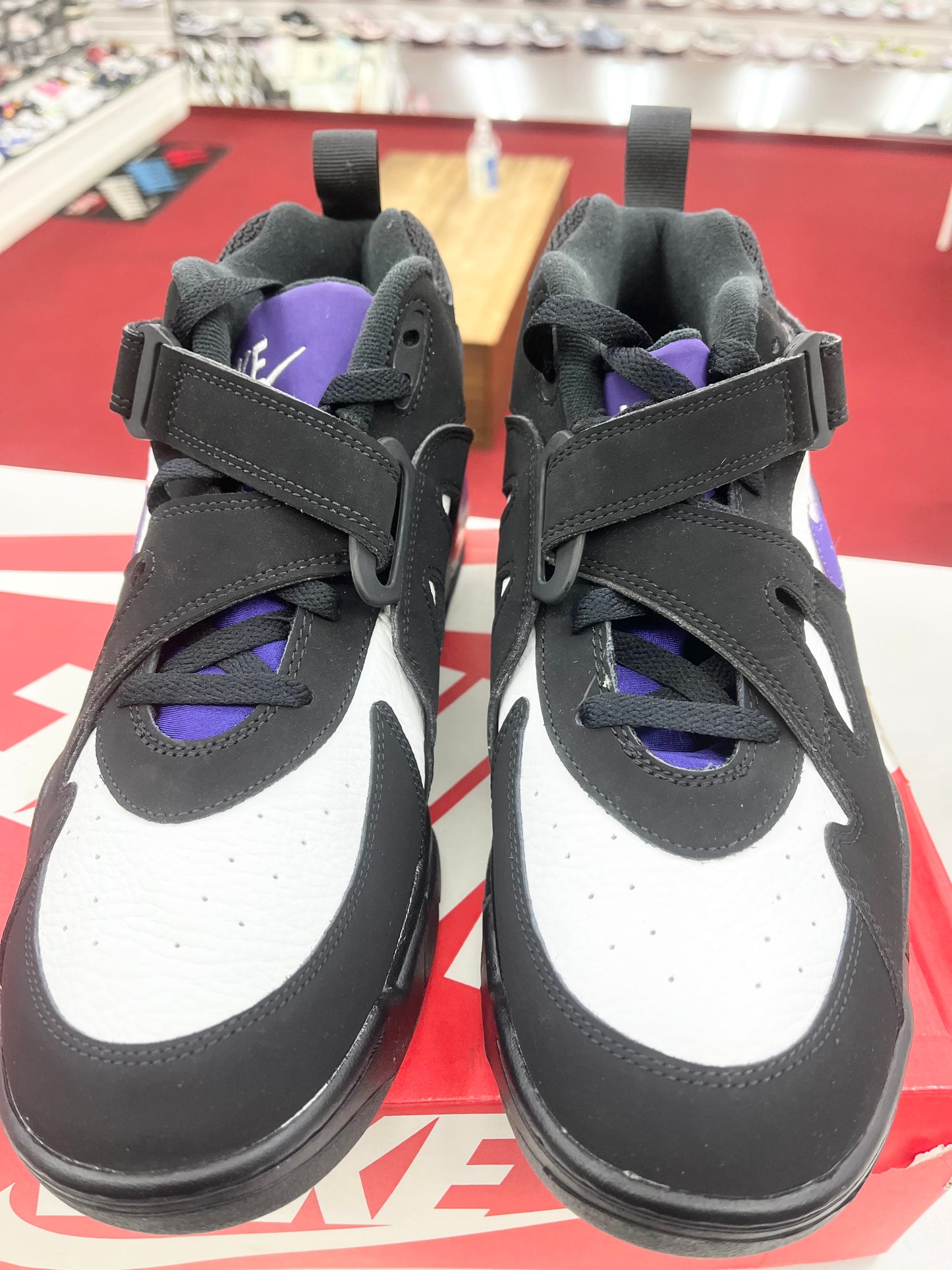 SZ 10 Men.     2019 Nike Air Force Charles Barkley.