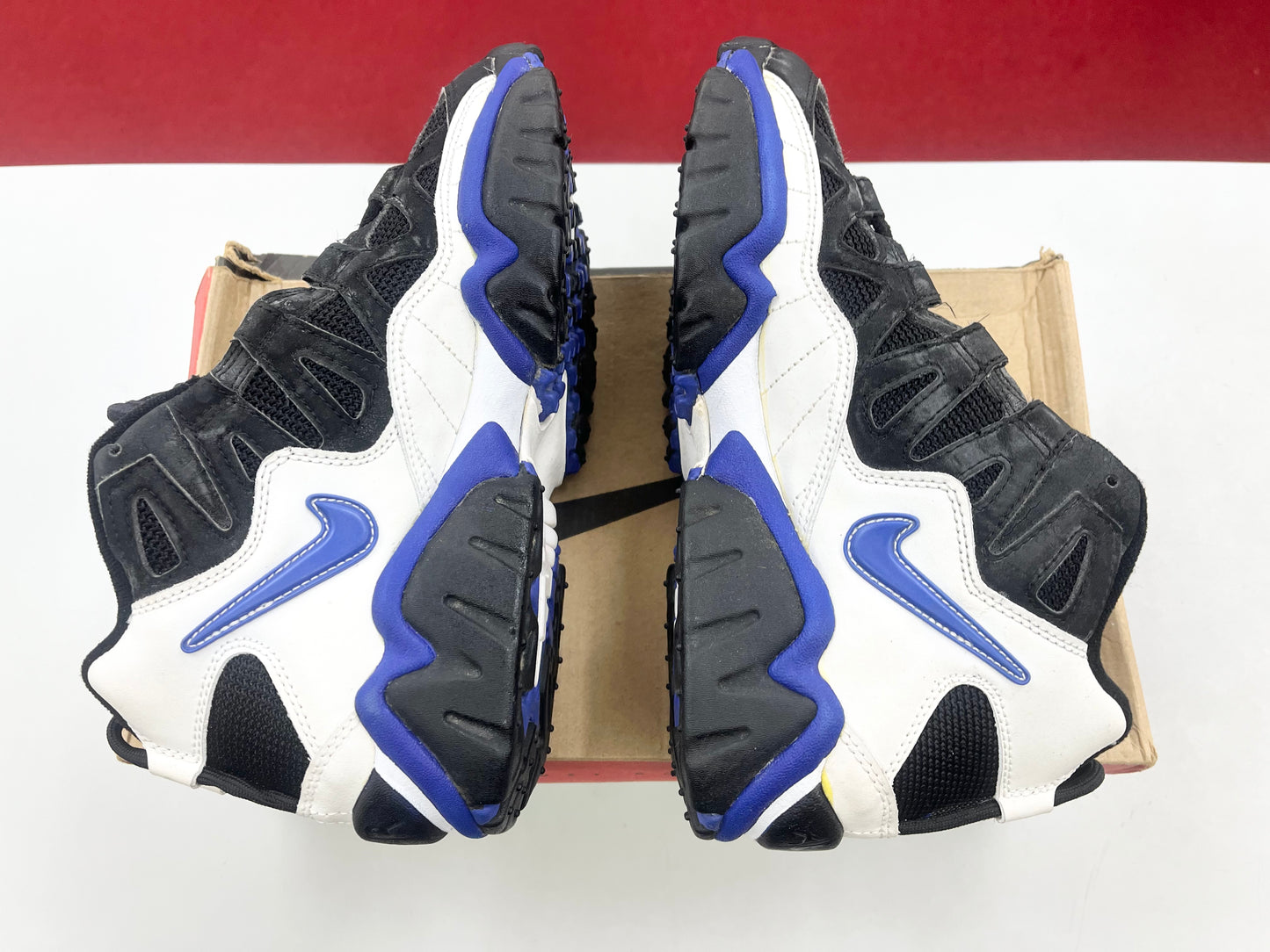 SZ 9.5 Men.     1996 Nike Air Slant Mid.