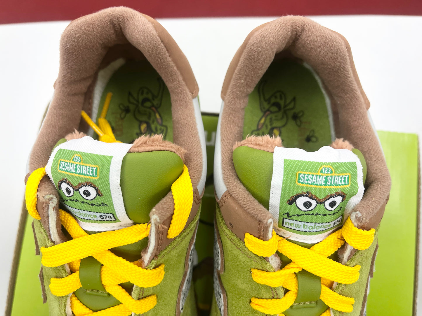 Kids New Balance 574 x Sesame Street Oscar the crouch.