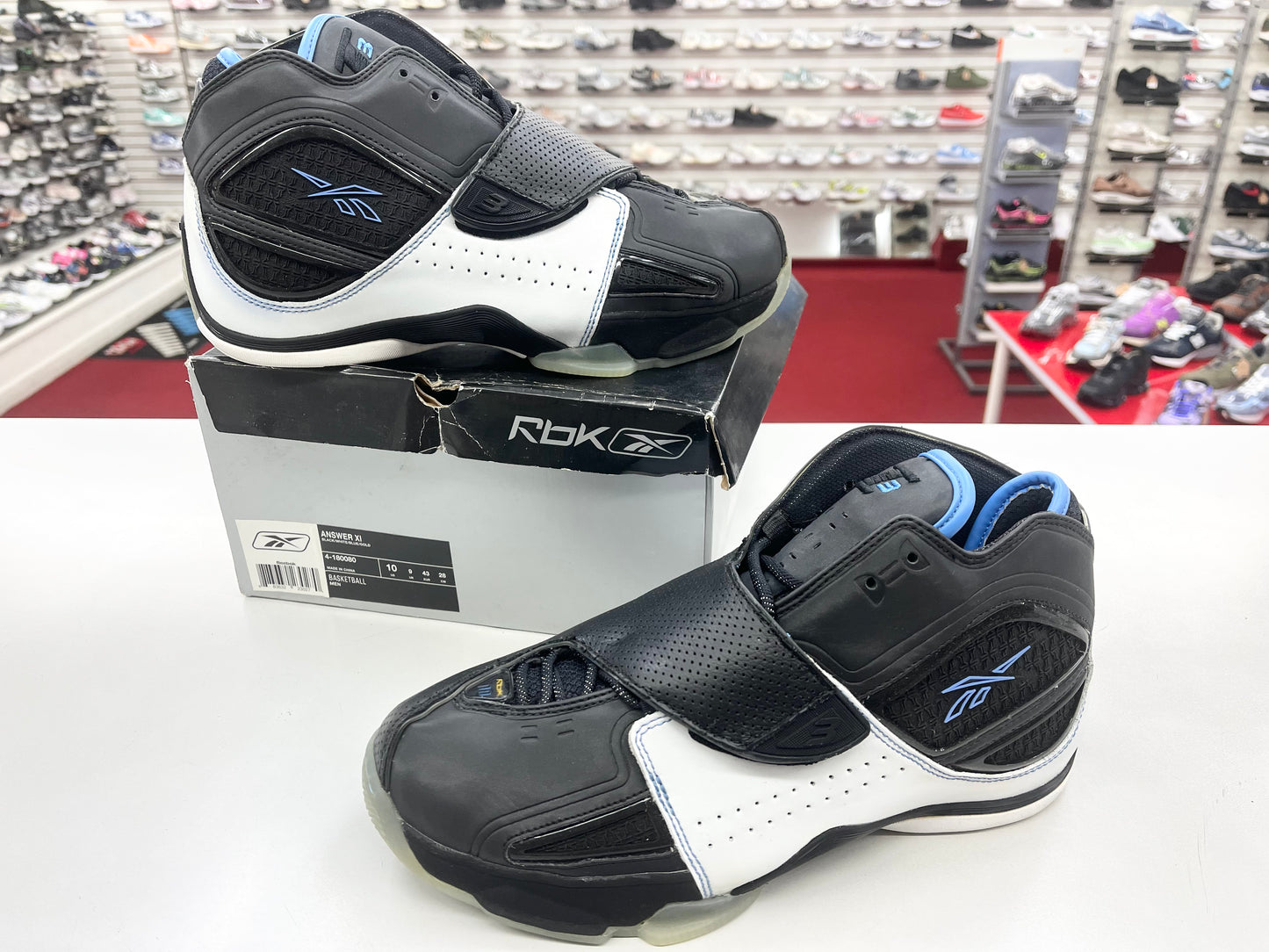 Size 11 Men.      2007 Reebok Answer XI.
