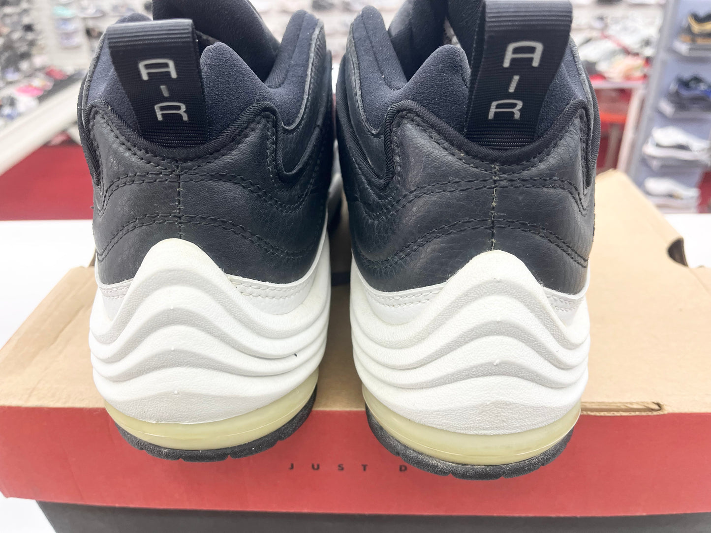 SZ 11.5 Men.      1997 Nike Air Zoomax Uptempo 3.0