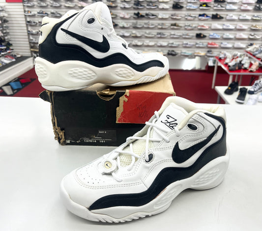 SZ 10.5 Men.    1996 Nike Air Flight White/Black.