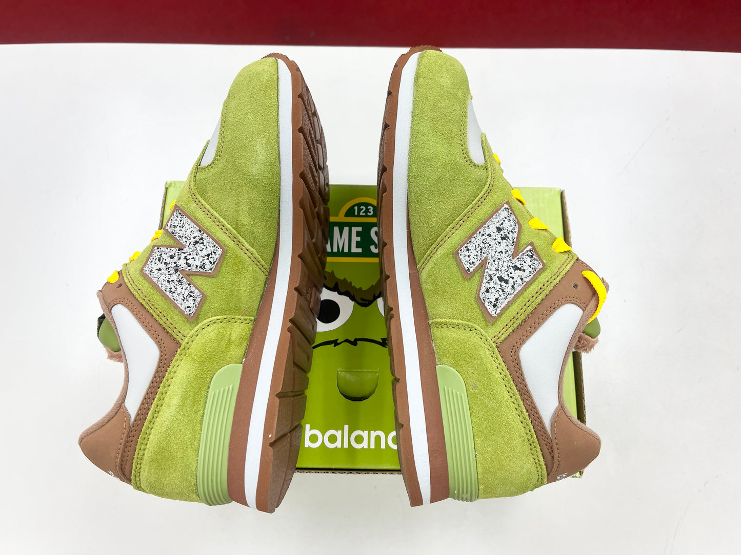 Kids New Balance 574 x Sesame Street Oscar the crouch.