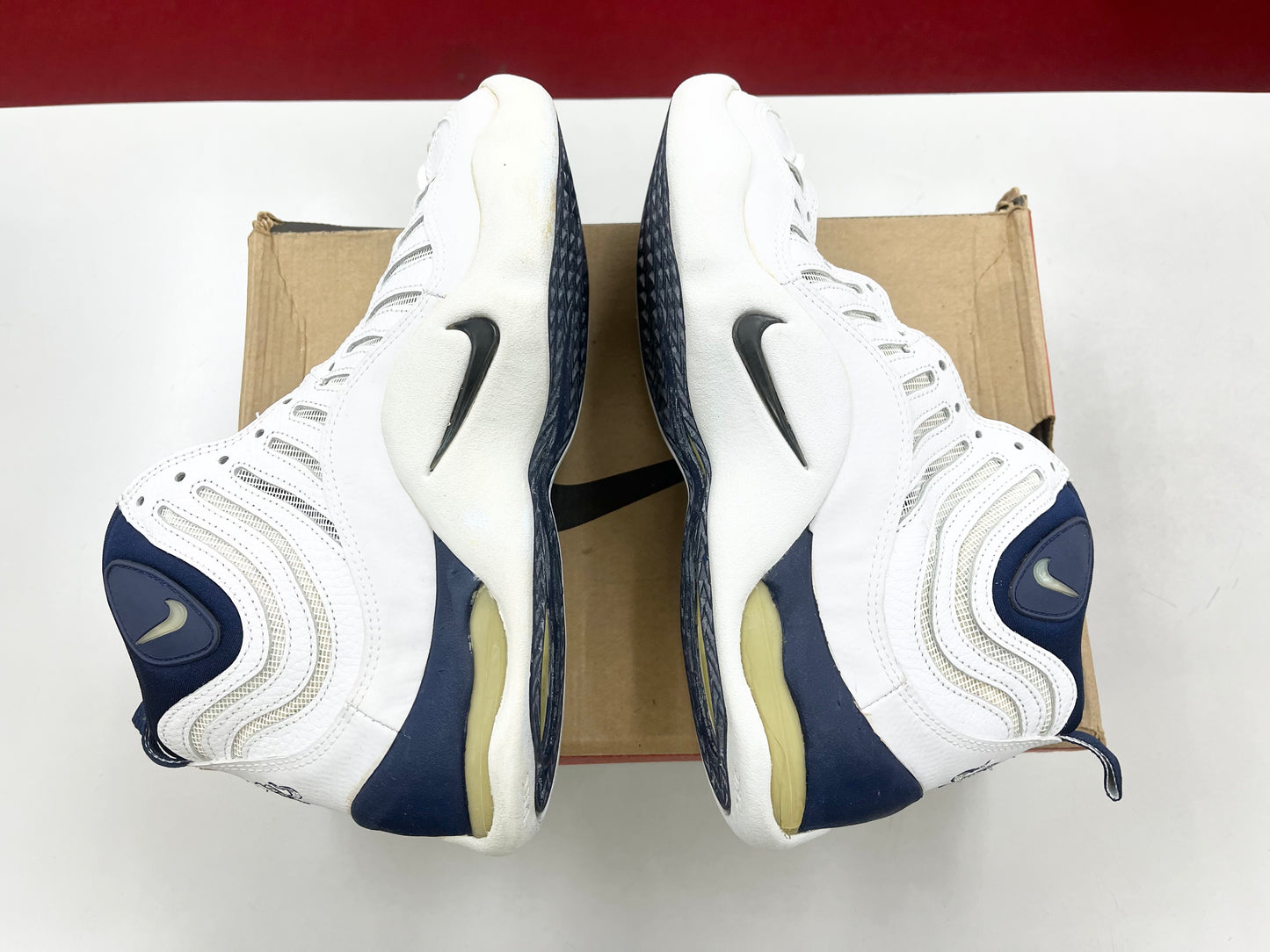 SZ 10 Men.      1997 Nike Air Bakin Midnight Navy.