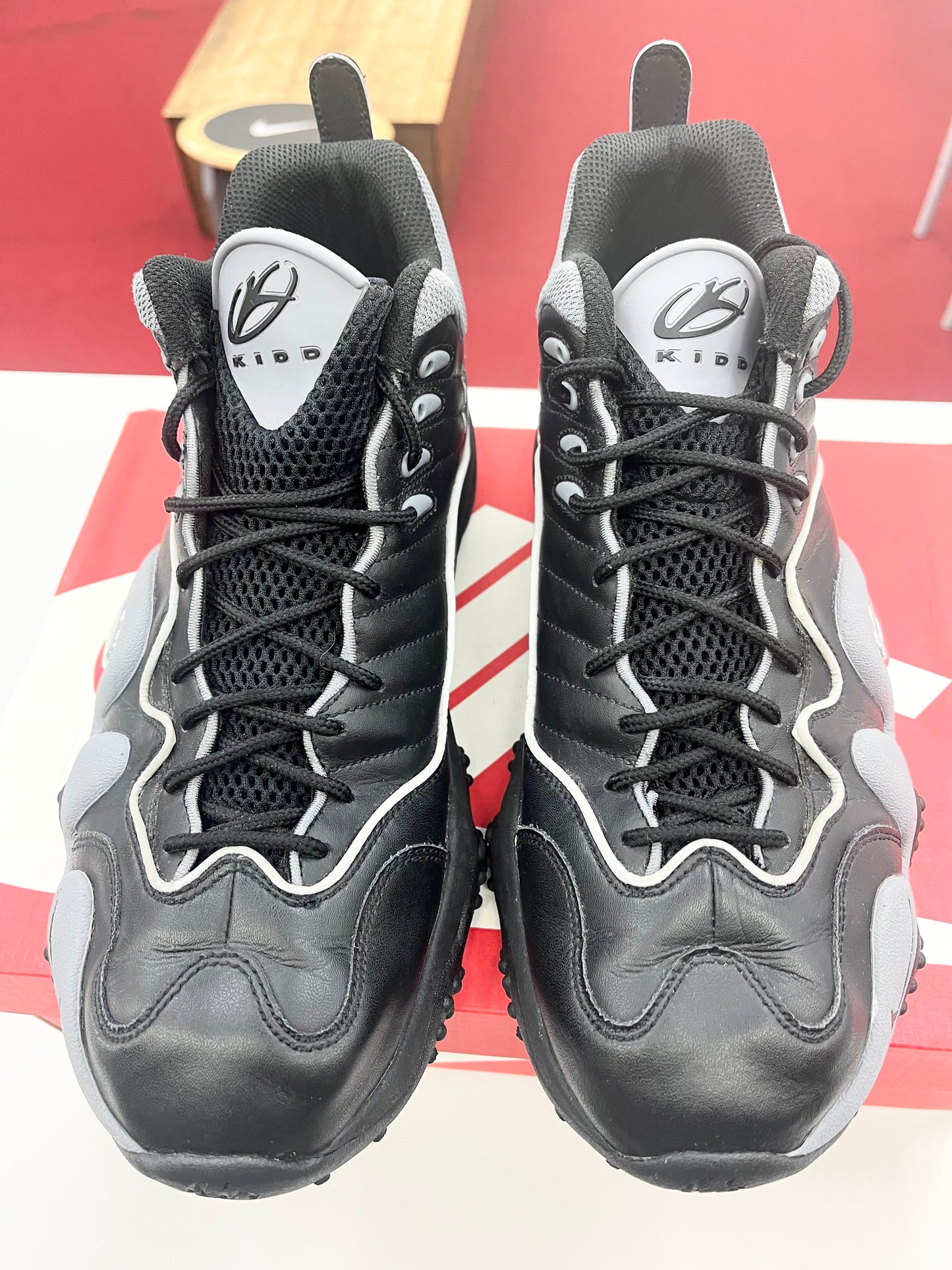 SZ 11 Men Preowned Nike Air Zoom Flight Five B Jason Kidd.