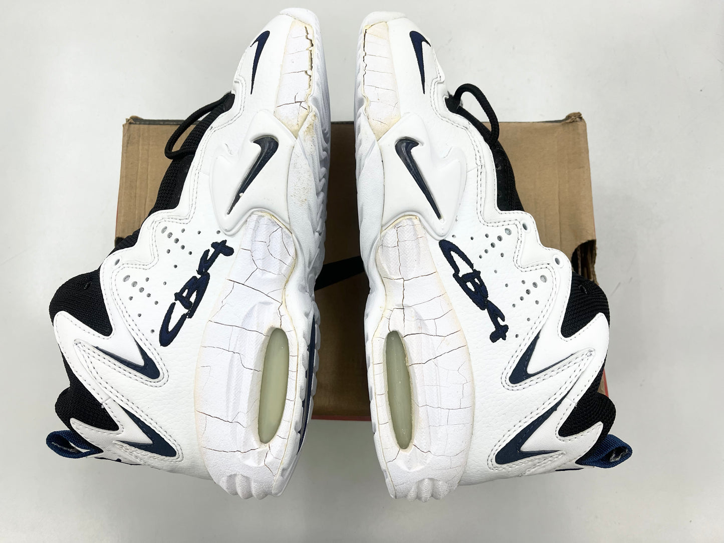 SZ 9 Men.       1996 Nike Air Charles Barkley 4.