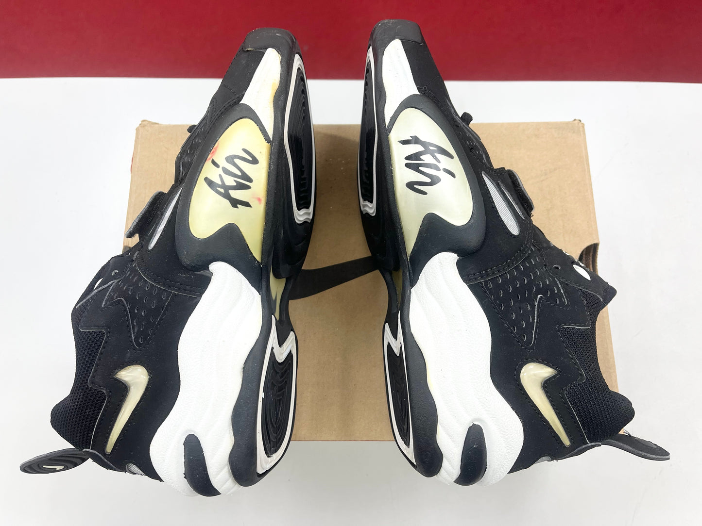 SZ 10 Men.      1996 Nike air Hops Flight.