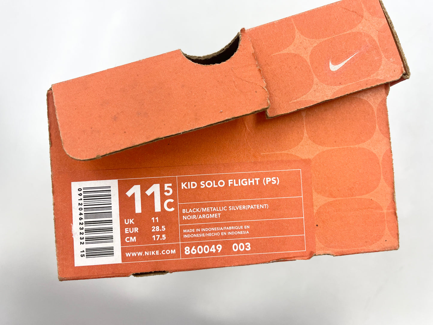 SZ: 11.5C.     2001 Kids Nike Solo Flight.
