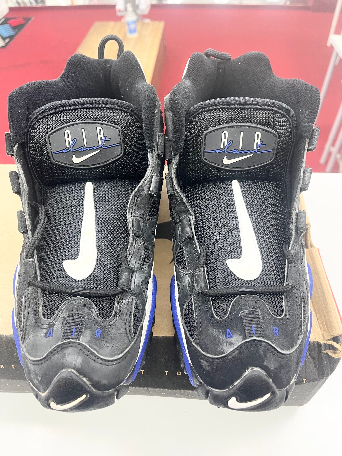 SZ 9.5 Men.     1996 Nike Air Slant Mid.