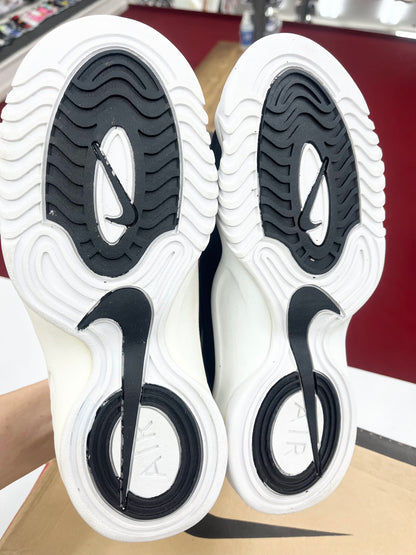 SZ 10.5 Men.    1996 Nike Air Flight White/Black.