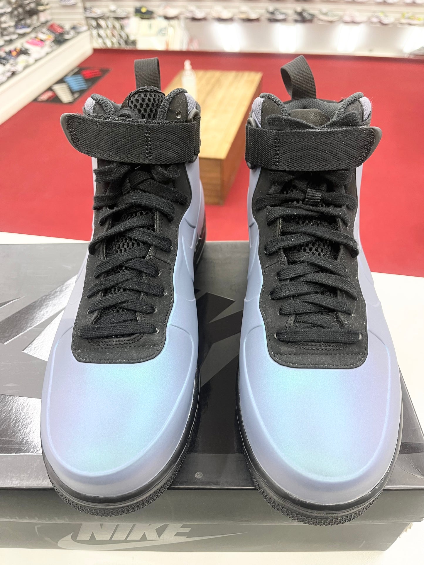 SZ 9.5 Men.      2018 Nike AF 1 Foamposite Cup Lt Carbon.