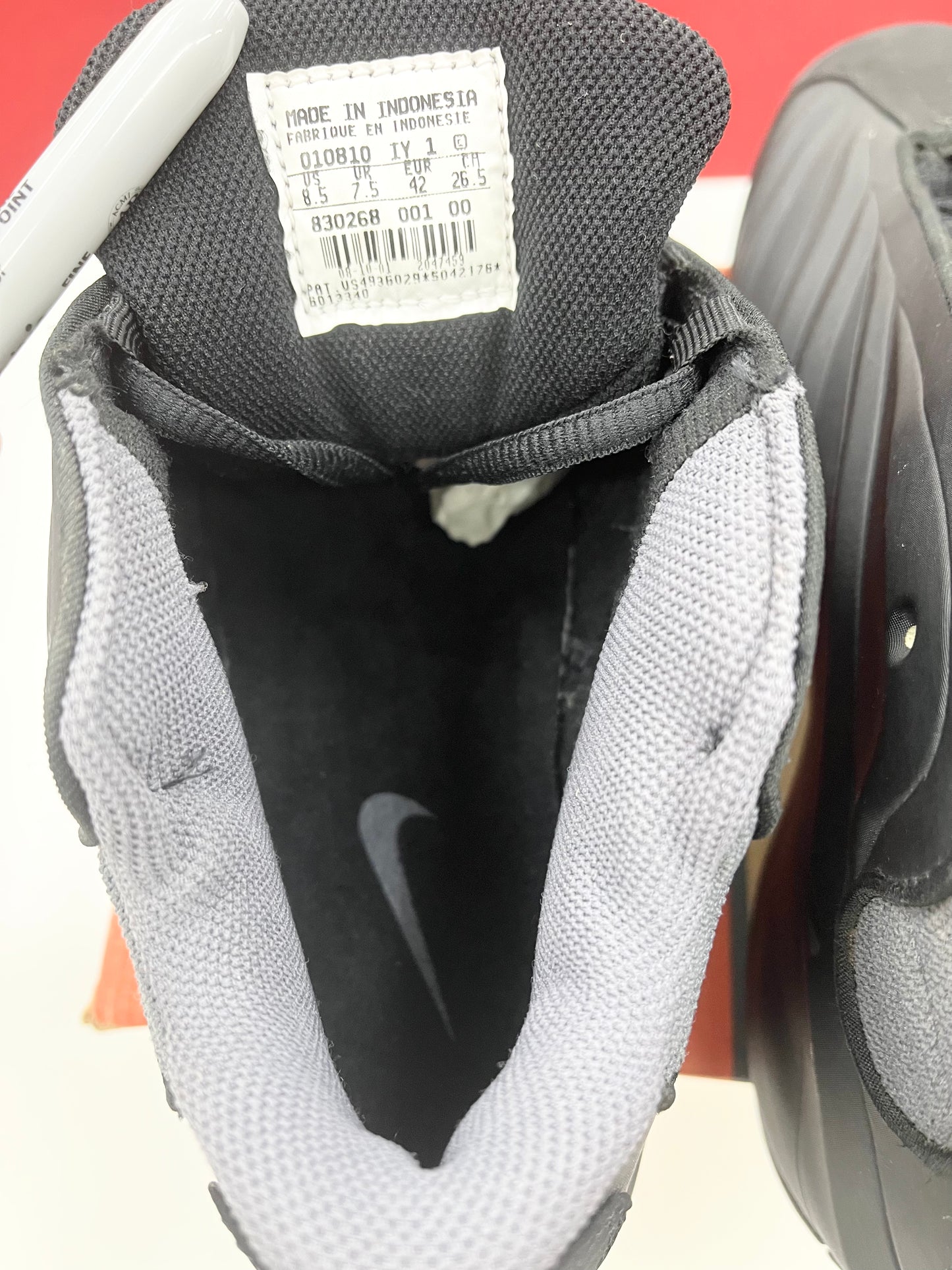 SZ 8.5 men.     2001 Nike Air Podposite Black.