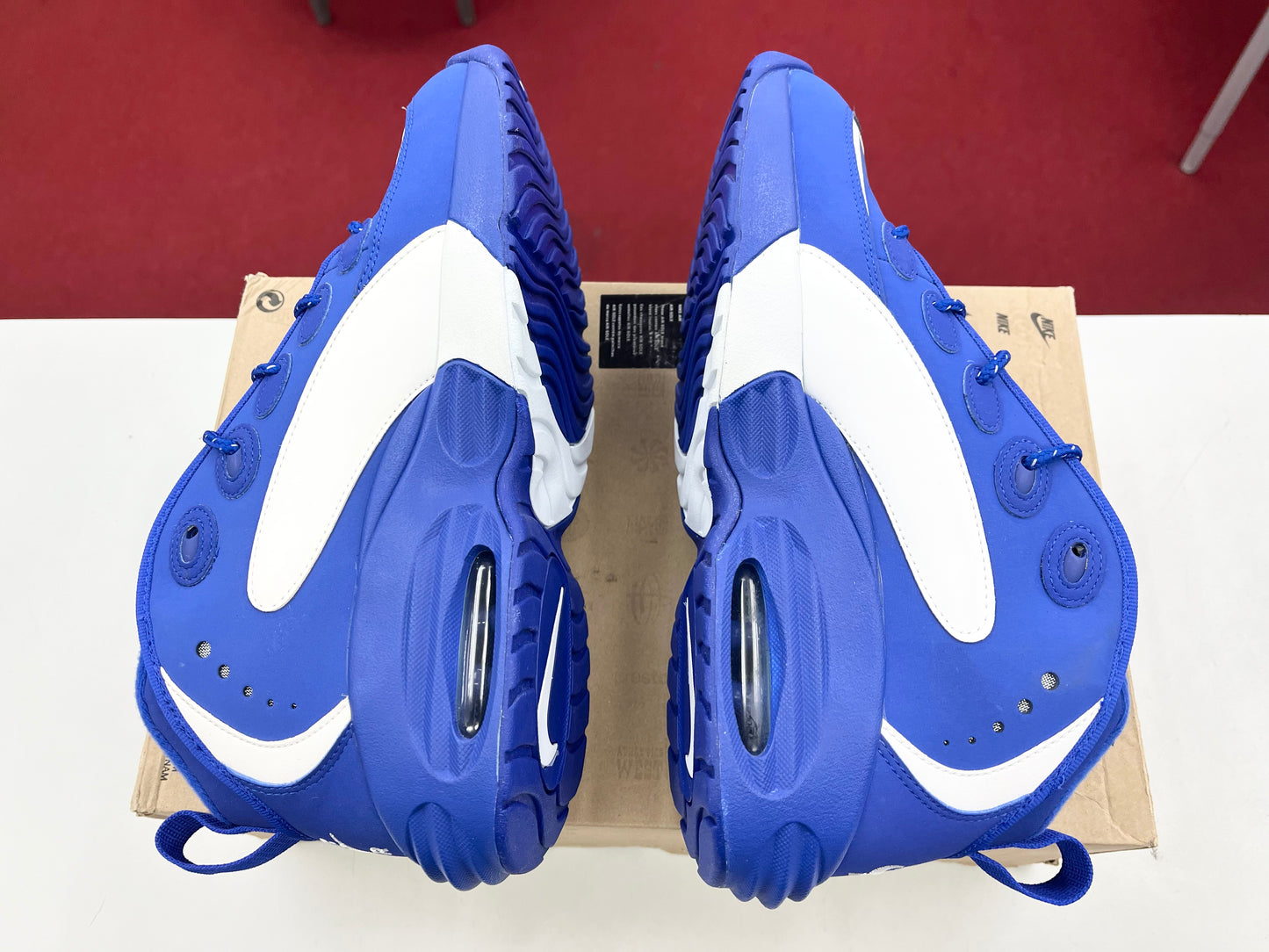 SZ 10 Men.      2012 Nike Air Way Up hyper Blue.