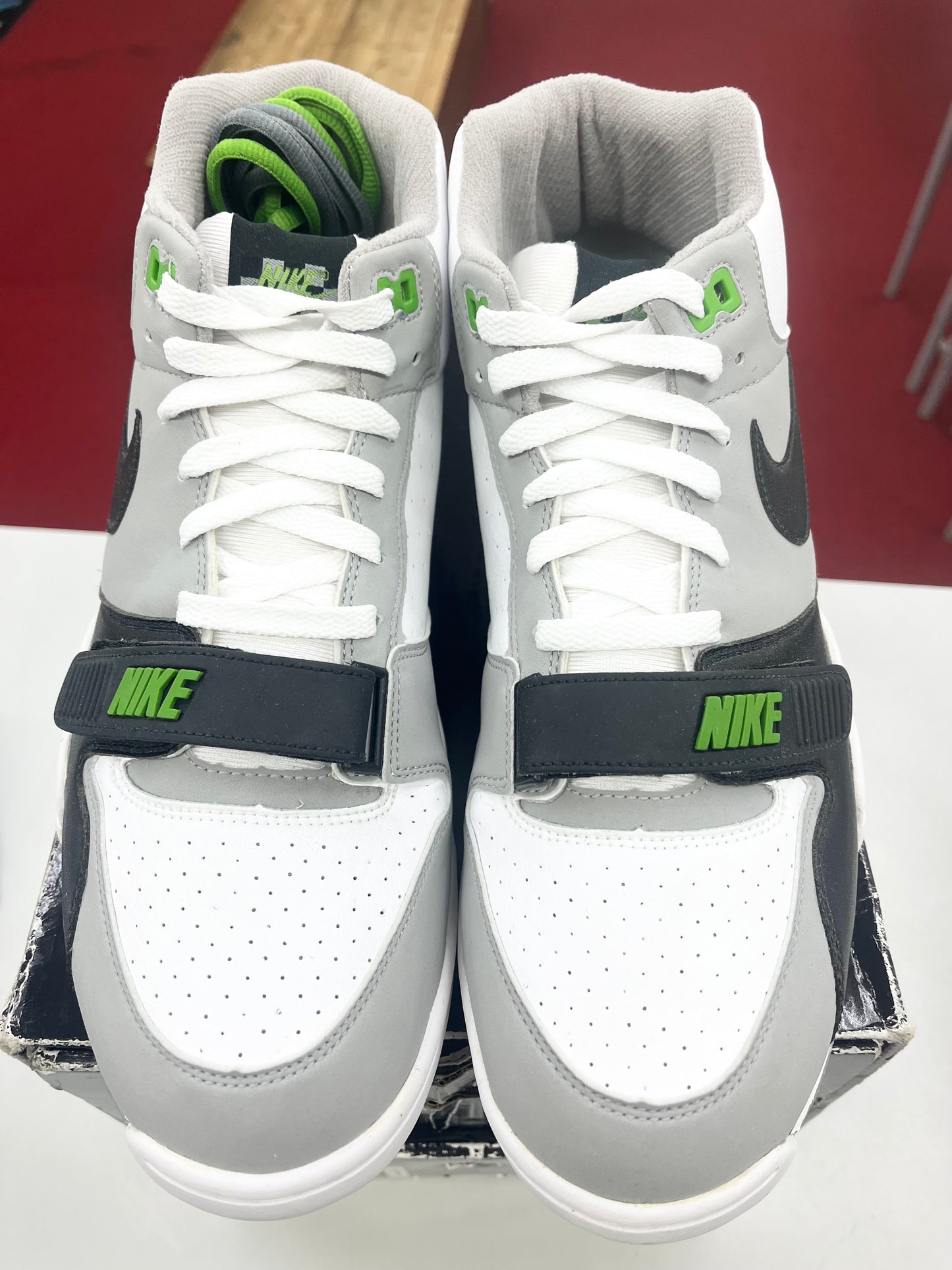 SZ 12.5 Men.     2009 Nike Trainer 1 Legacy Pack.