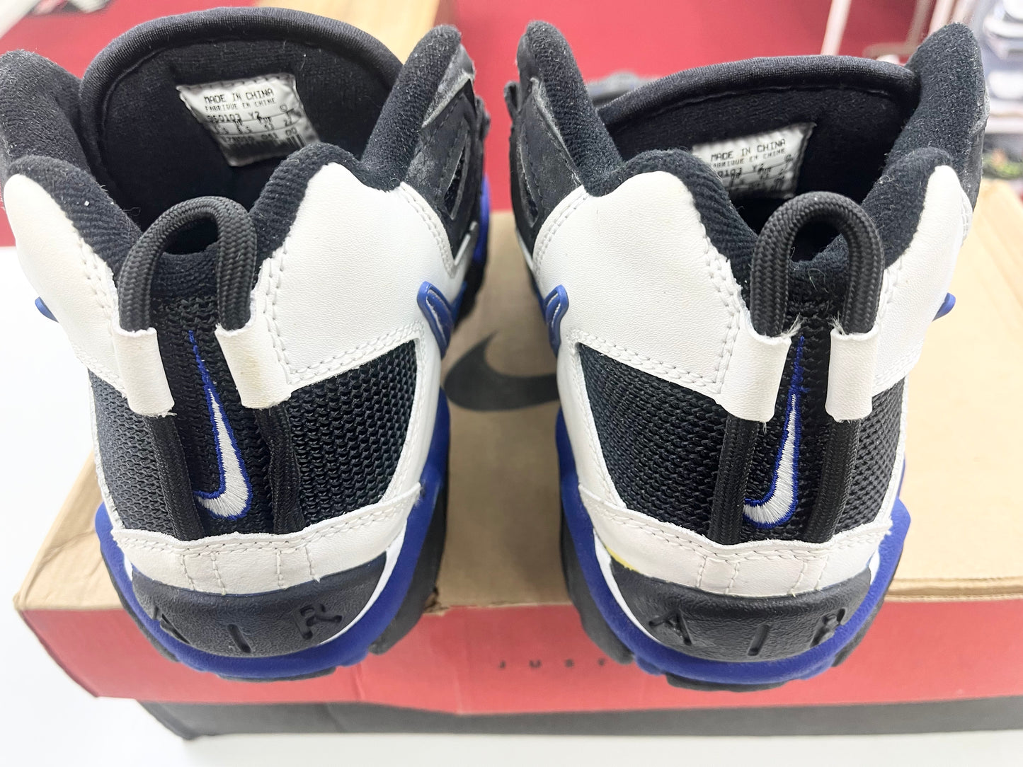SZ 9.5 Men.     1996 Nike Air Slant Mid.