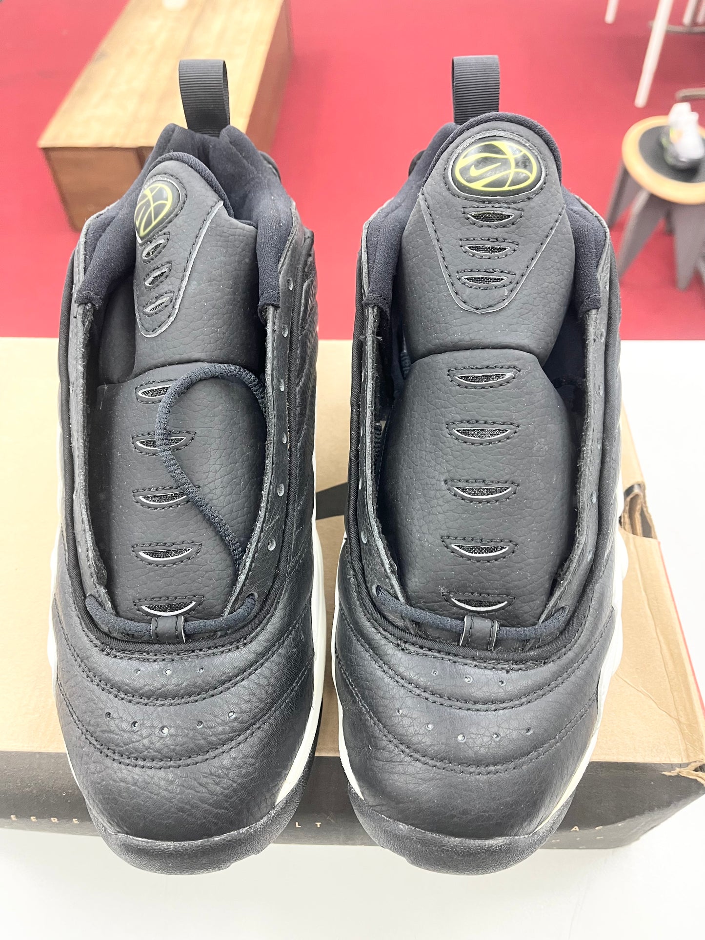 SZ 11.5 Men.      1997 Nike Air Zoomax Uptempo 3.0