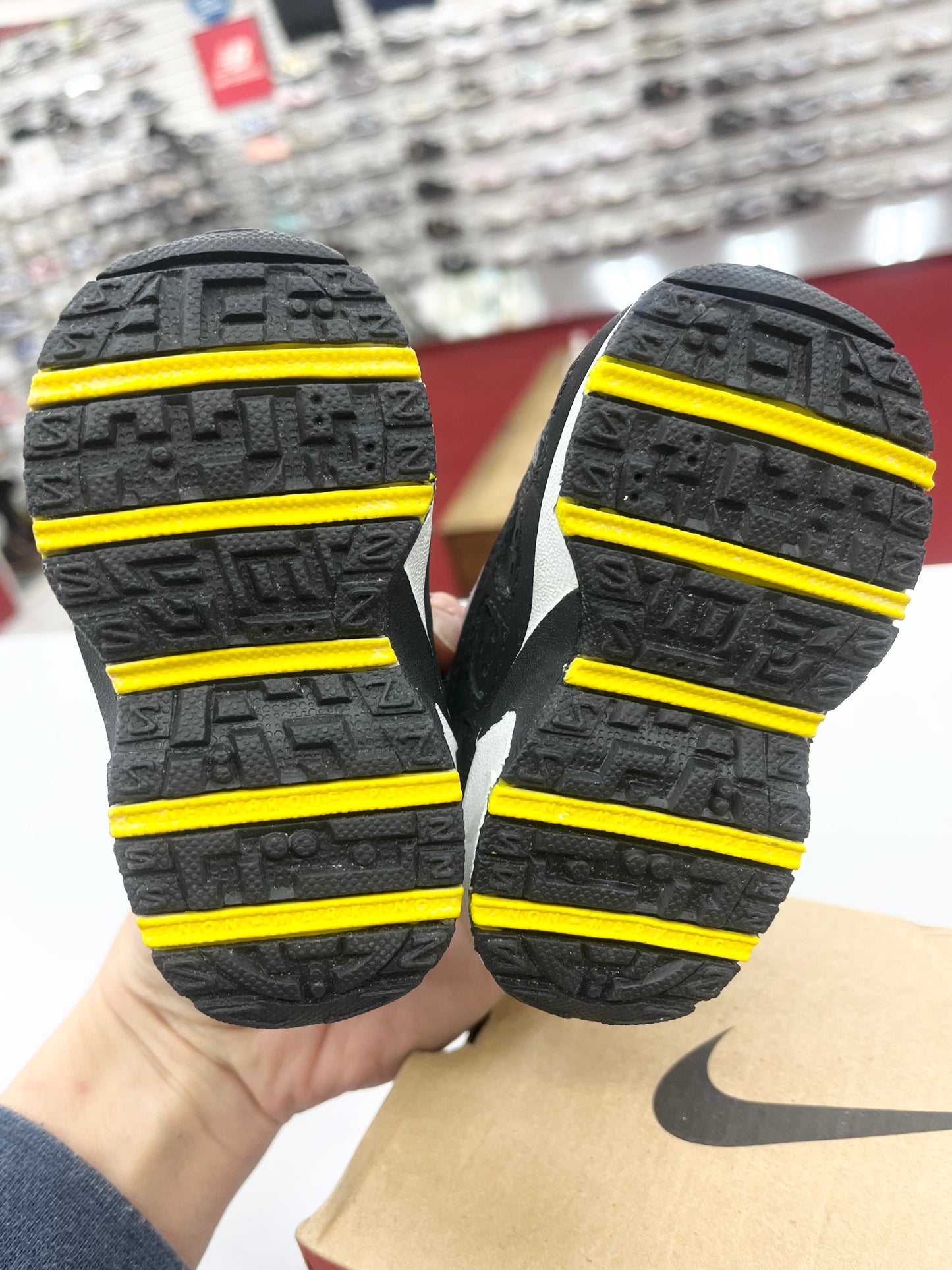 SZ 2.5C.      1999 Baby Nike Sunder Max Maize.