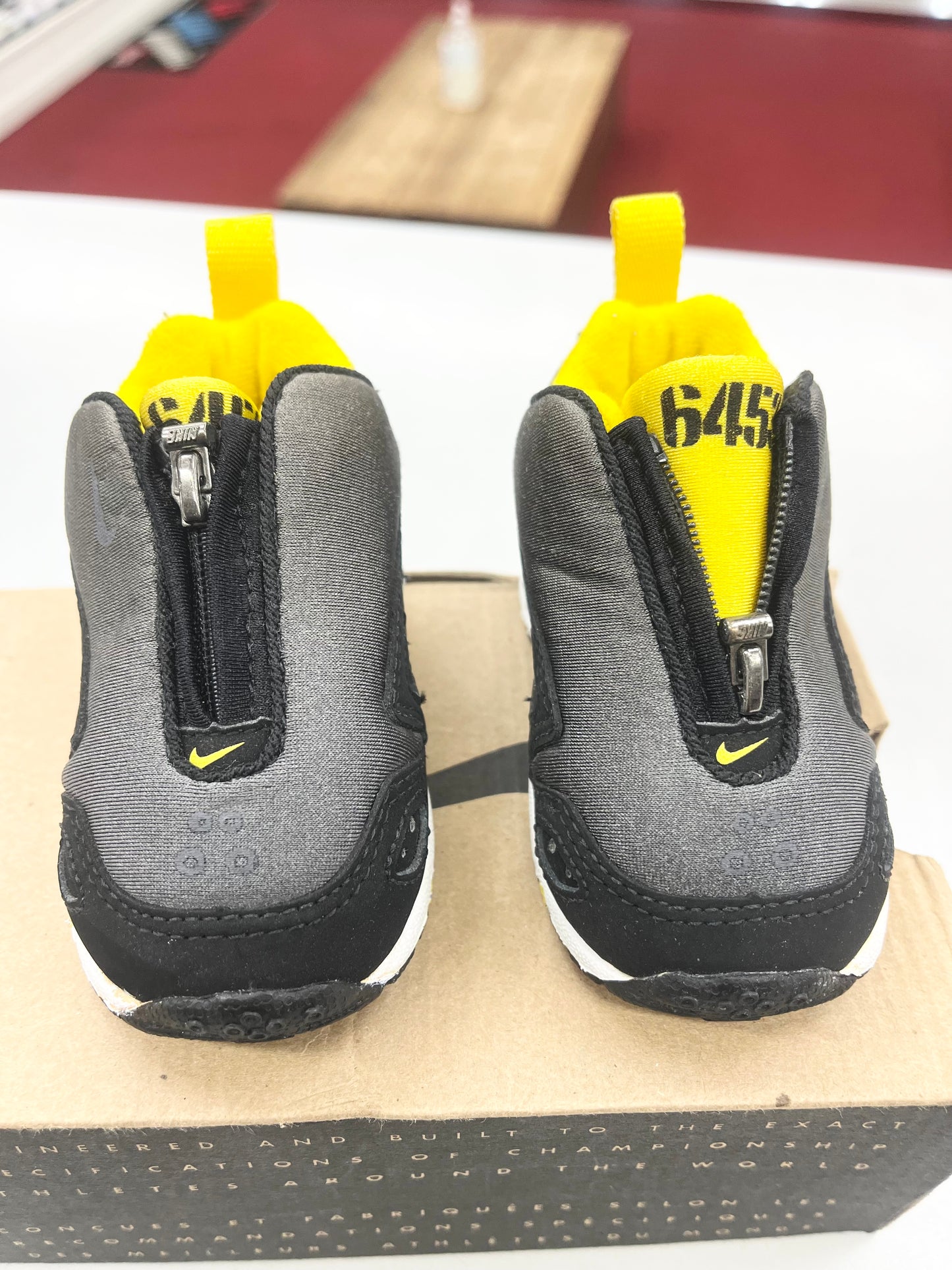 SZ 2.5C.      1999 Baby Nike Sunder Max Maize.