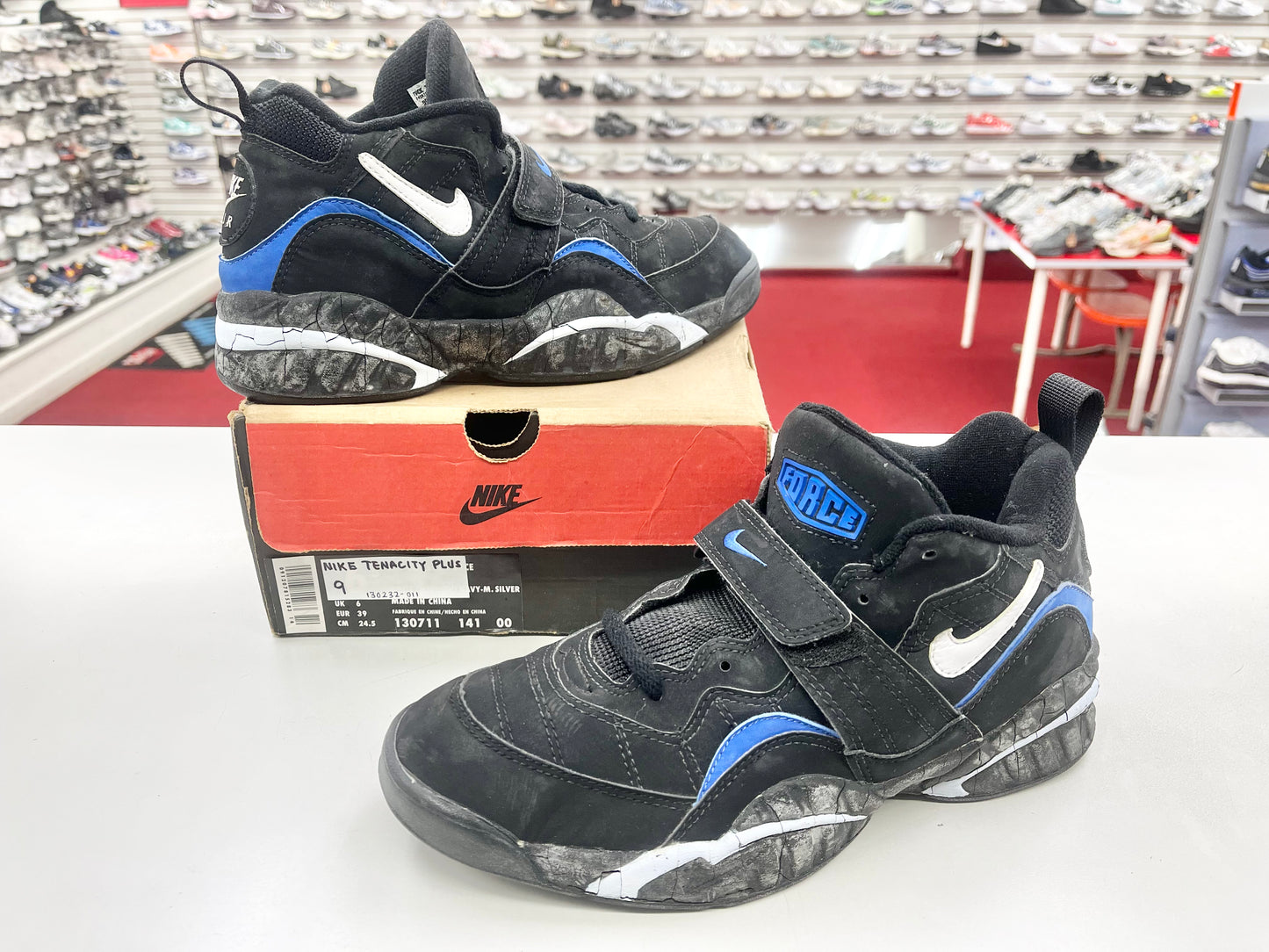 SZ 9 Men.     1995 Nike Tenacity Plus Black Royal.