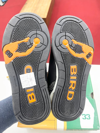 SZ: 13C    2008 Kids Sketchers Larry Bird Defense shoes.