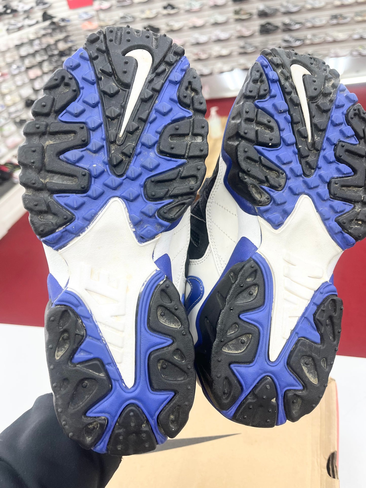 SZ 9.5 Men.     1996 Nike Air Slant Mid.