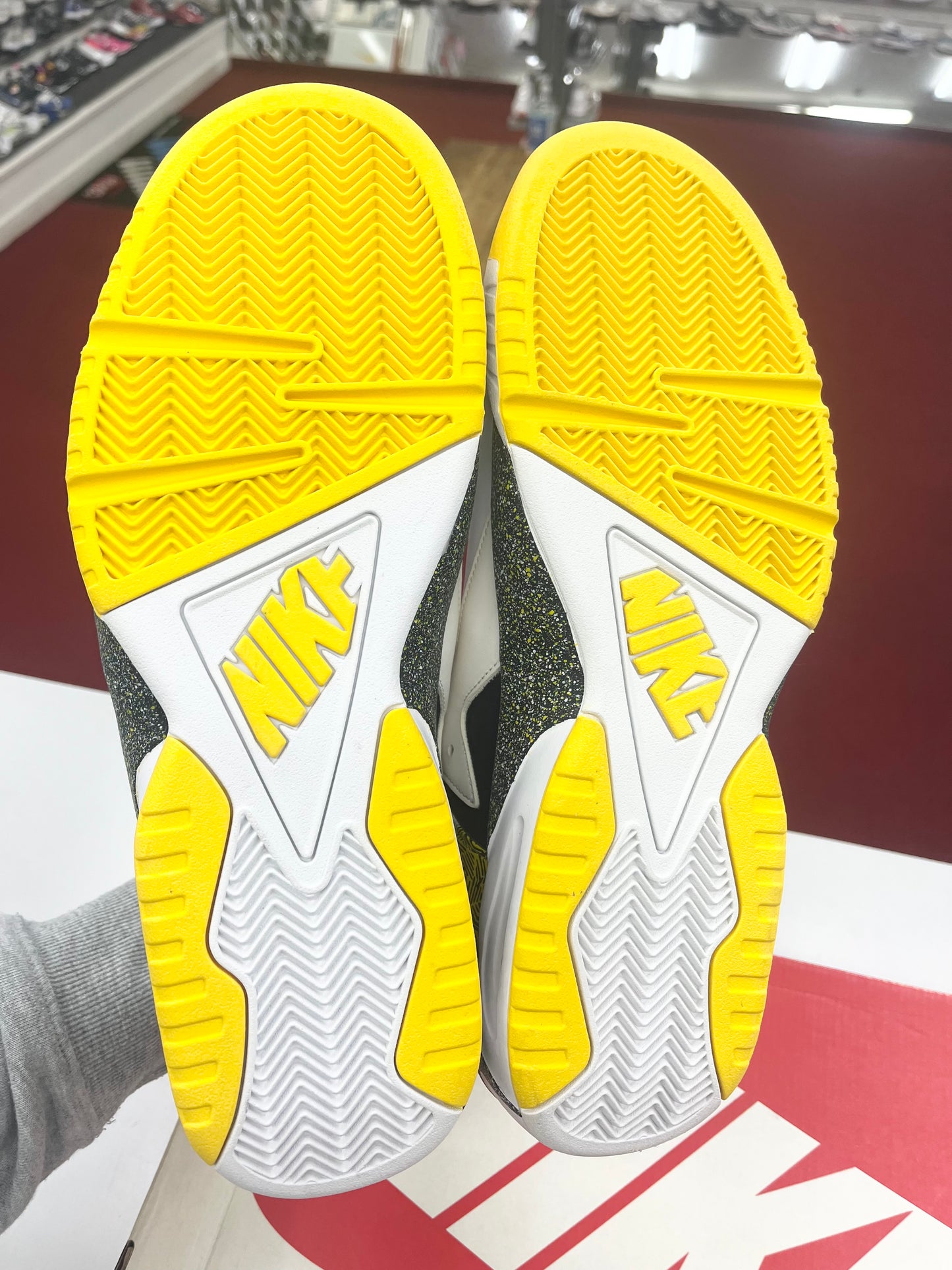 SZ 13 Men.    2013 Nike Air Tech Challenge Huarache.