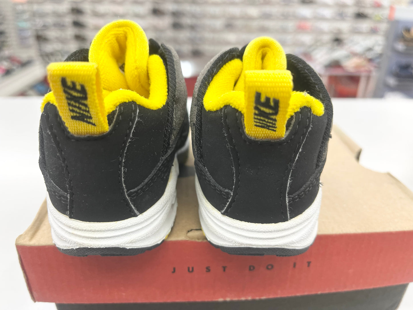 SZ 2.5C.      1999 Baby Nike Sunder Max Maize.