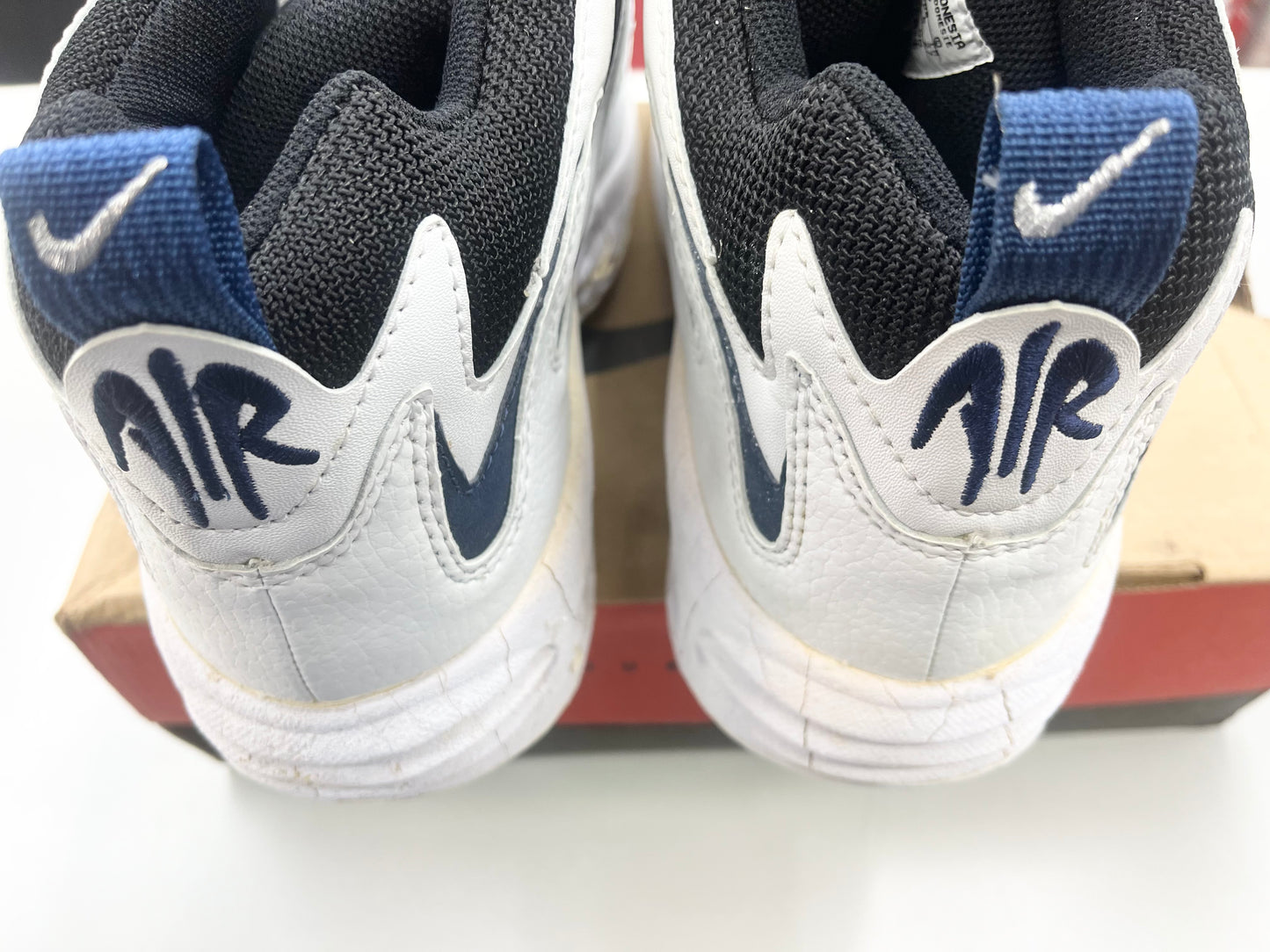 SZ 9 Men.       1996 Nike Air Charles Barkley 4.