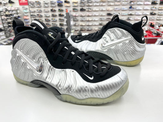 SZ 12 Men.      2017 Nike Foamposite Pro Silver.