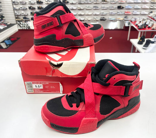 SZ 5.5Y.      2013 Kid Nike Air Raid GS Red.