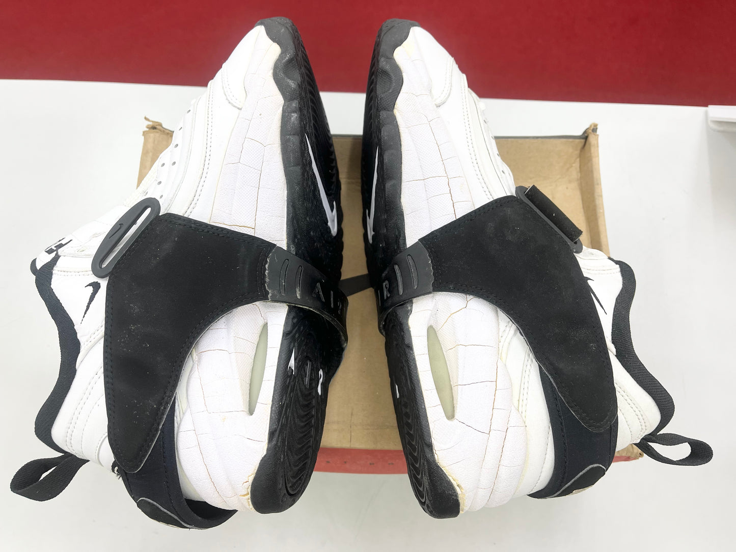 SZ 13 Men.    1996 Nike Air College Force.