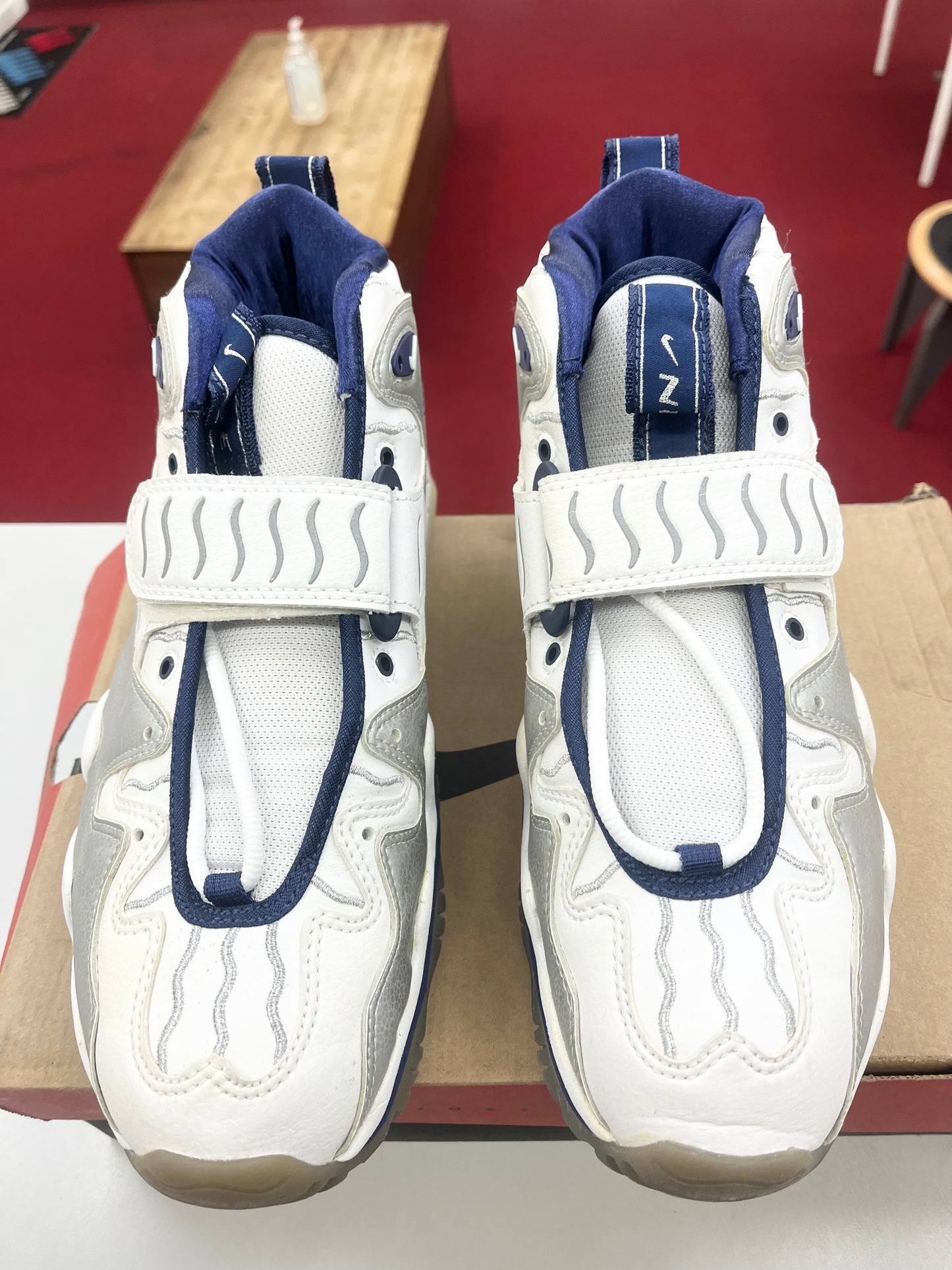 1997 Nike Diamond Turf 5 Deion Sanders.