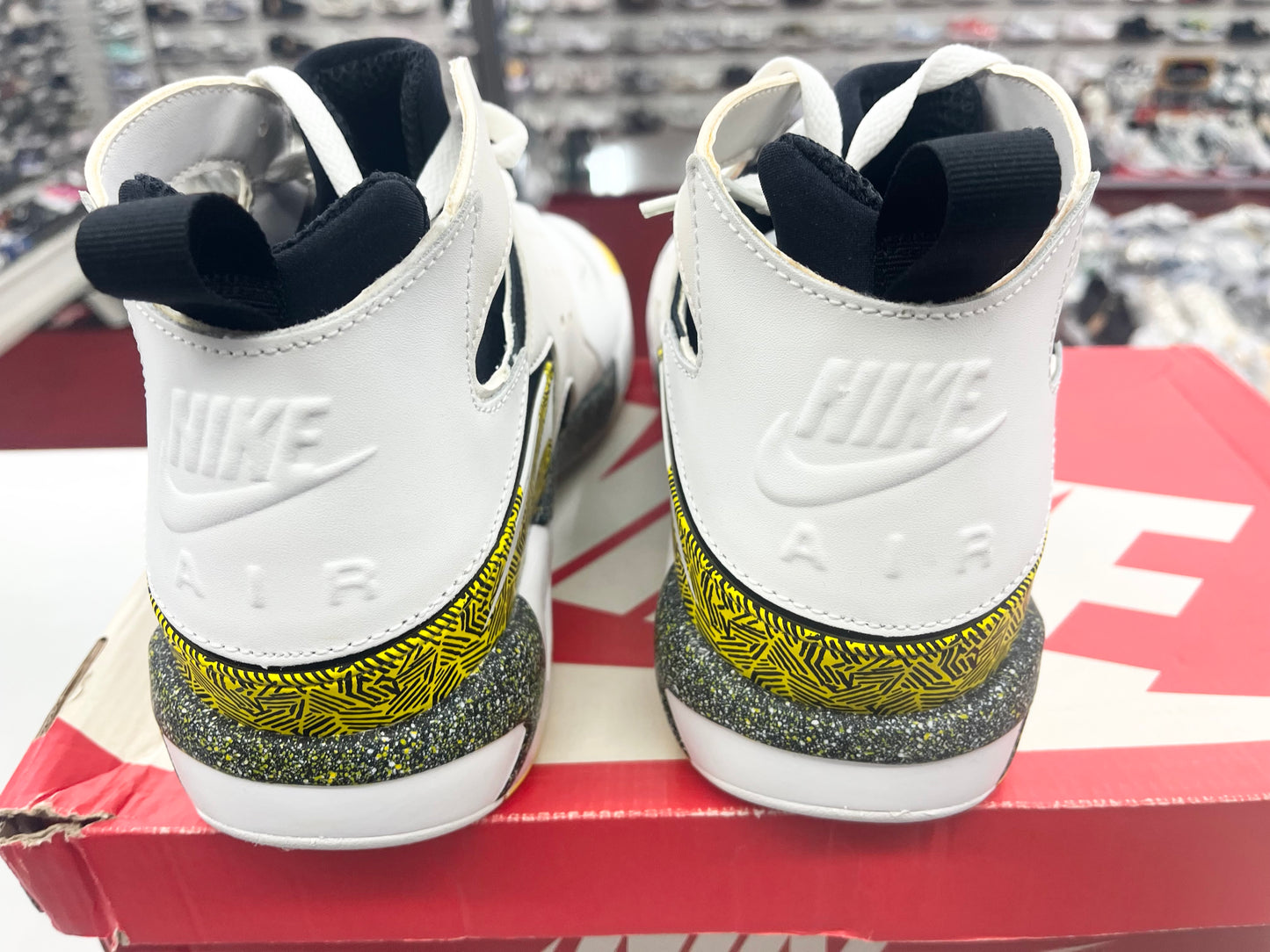 SZ 13 Men.    2013 Nike Air Tech Challenge Huarache.