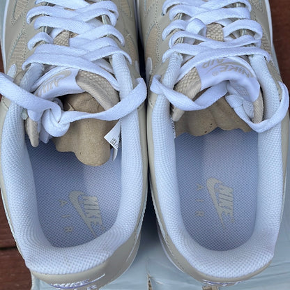 SZ 10.5 Men.     2009 Nike AF1 low Birch.