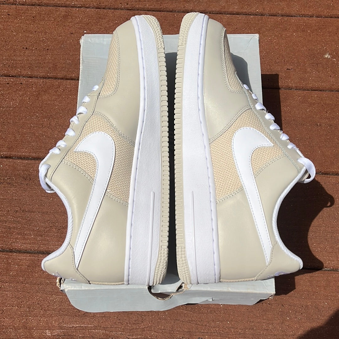 SZ 10.5 Men.     2009 Nike AF1 low Birch.