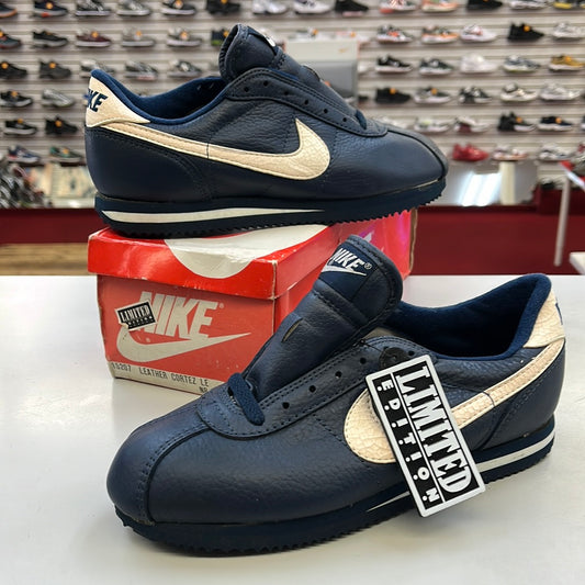 SZ 8.5 men.     1990 Nike Leather Cortez Limited.